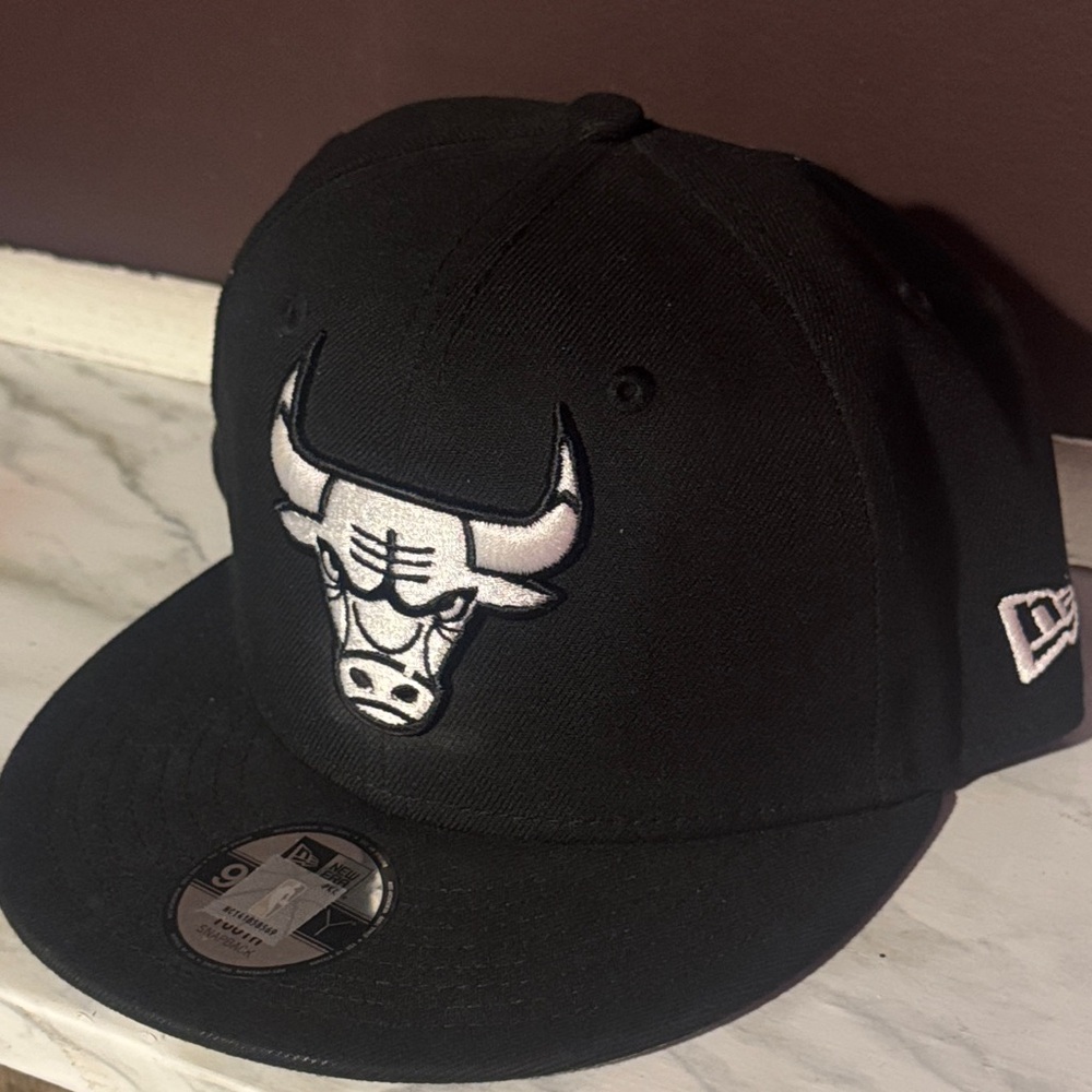 New Era Chicago Bulls Black and White Snapback Hat